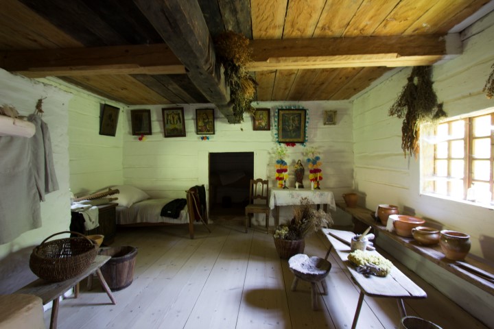 COTTAGE FROM BRONKOWICE - INTERIOR